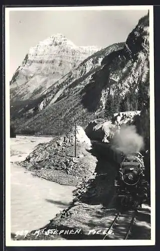 AK Mt. Stepehen Field, Kanadiscche Eisenbahn in einem Flusstal