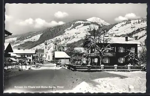 AK Brixen im Thale, Strassenpartie und Hohe Salve im Schnee