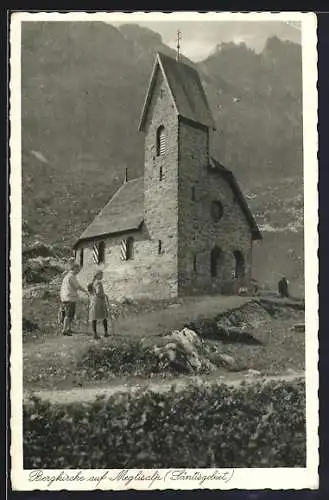 AK Meglisalp /Säntisgebiet, Wanderer vor der Bergkirche