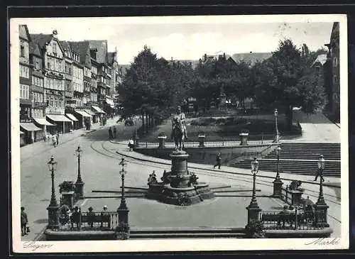 AK Siegen, Markt mit Geschäften und Denkmal