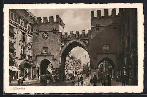 AK München, Blick durch das Karlstor