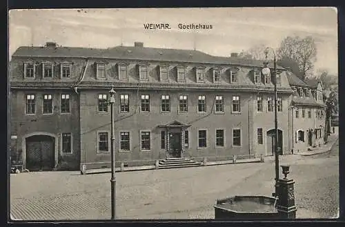 AK Weimar / Thüringen, Goethehaus mit Brunnen