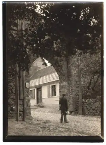 Fotografie M. Apel, Berlin, Ansicht Fürstenwerder, Strassenpartie am Stadttor