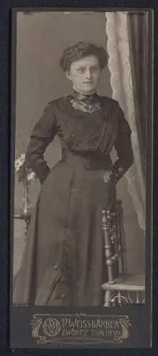 Fotografie D. Weissgärber, Zwönitz, Elegante Dame mit Brille