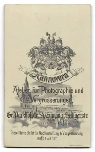 Fotografie Atelier Hannovera, Hannover, Grosse Packhofstrasse 34, Eleganter Herr mit Zigarette