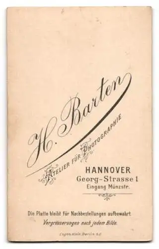 Fotografie H. Barten, Hannover, Georgstrasse 1, Porträt eines eleganten Herren