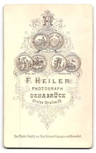 Fotografie F. Heiler, Osnabrück, Grosse Strasse 28, Porträt einer ernsten Dame