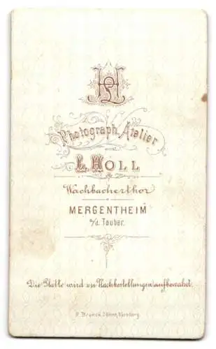 Fotografie Ludw. Holl, Mergentheim, Wachbachertor, Eleganter junger Mann mit Melone