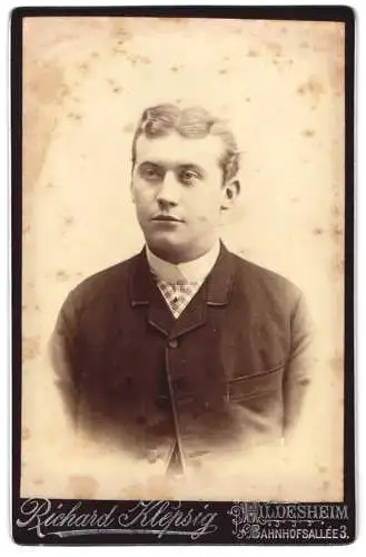 Fotografie Richard Klepsig, Hildesheim, Bahnhofsallee 3, Portrait eines jungen Mannes