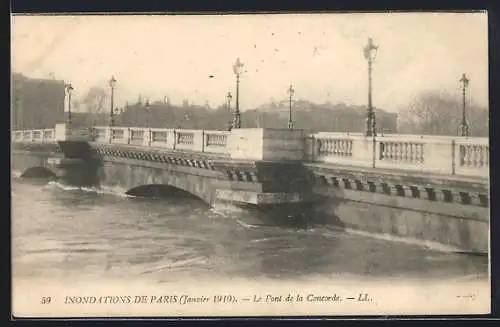 AK Paris, Inondations, Janvier 1910, Le Pont de la Concorde