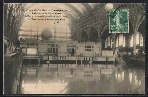 AK Paris, inondations de janvier 1910, la gare d`Orsay, l`intérieur inondé, un train a disparu sous l`eau