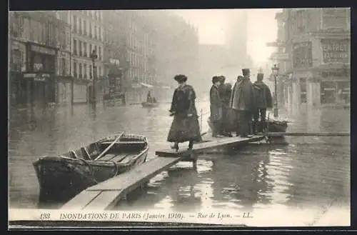 AK Paris, Inondations Janvier 1910, Rue de Lyon, Hochwasser