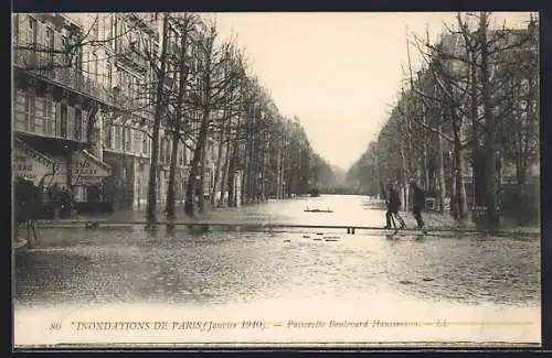 AK Paris, Inondations 1910, Passerelle Boulevard Haussmann, Hochwasser