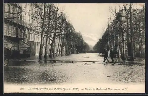 AK Paris, Inondation 1910, passerelle boulevard Haussmann, Hochwasser