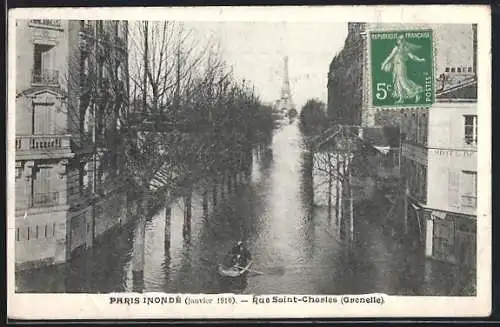 AK Paris, inondations de janvier 1910, rue Saint-Charles, Boot bei Hochwasser, Eiffel-Turm