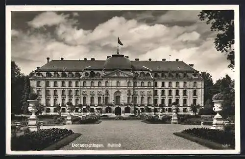 AK Donaueschingen, Schloss mit flagge