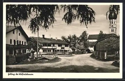AK Gelting b. Wolfratshausen, Ortspartie mit Blick zur Kirche