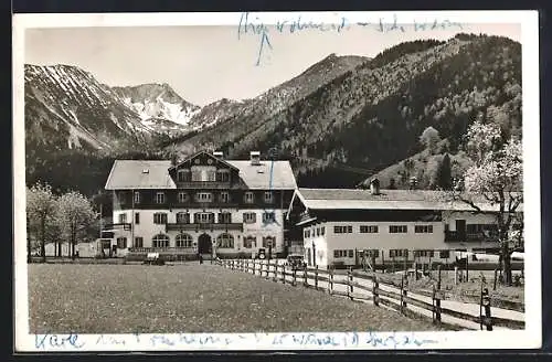 AK Geitau, Gasthaus und Berge dahinter