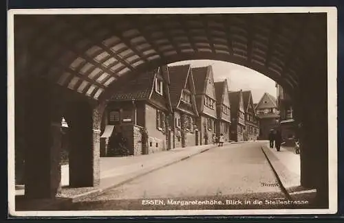 AK Essen, Margarethenhöhe, Blick in die Steilestrasse, Kinder auf der Strasse