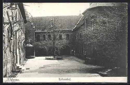 AK Worms, Blick in den Rathaushof