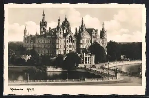 AK Schwerin / Mecklenburg, Schloss und Brücke