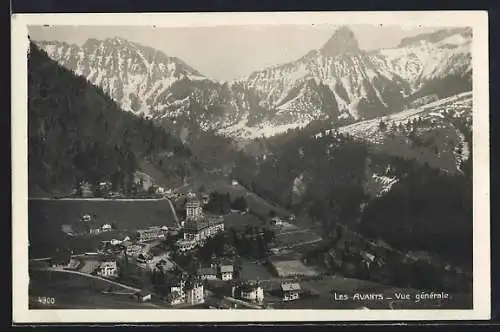 AK Les Avants, Vue générale, Le village et la montagne