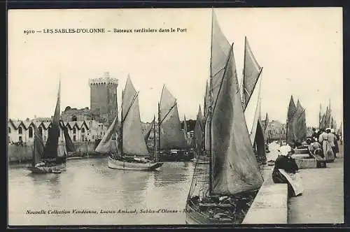 AK Les Sables-d`Olonne, Bateaux sardiniers dans le port