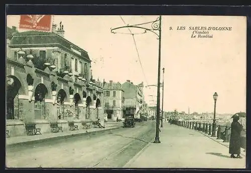 AK Les Sables-d`Olonne, Le Remblai et promenade en bord de mer