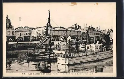 AK Les Sables-d`Olonne, Le Port vers la Poissonnerie