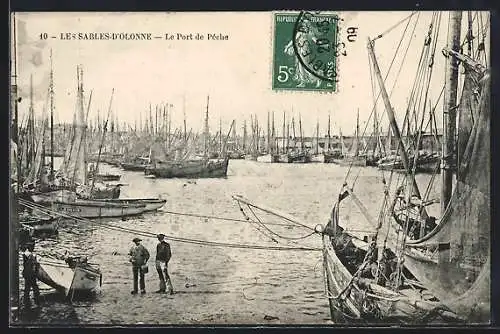 AK Les Sables-d`Olonne, Le Port de Pêche avec bateaux et pêcheurs