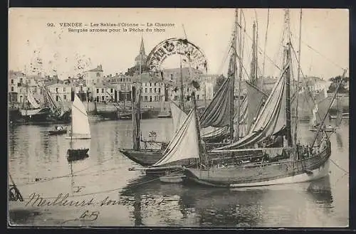 AK Les Sables-d`Olonne, Barques armées pour la pêche du thon dans le port de La Chaume