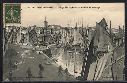 AK Les Sables-d`Olonne, Séchage des voiles sur les barques au mouillage