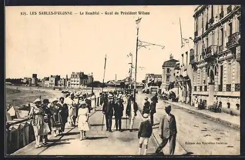 AK Les Sables-d`Olonne, Promenade animée sur le Remblai Quai du Président Wilson