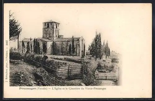 AK Pouzauges, L`Église et le Cimetière du Vieux-Pouzauges