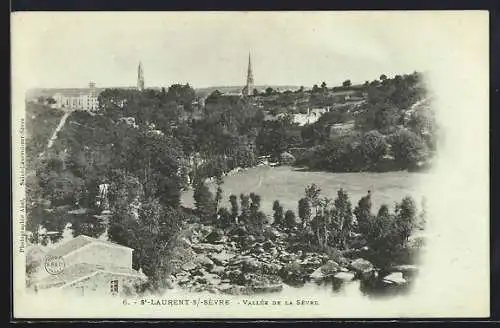 AK Saint-Laurent-sur-Sèvre, Vallée de la Sèvre avec vue sur les clochers et la rivière