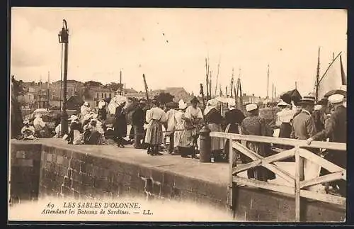 AK Les Sables-d`Olonne, Attendant les Bateaux de Sardines