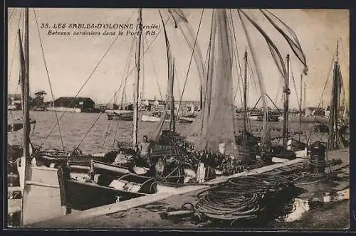 AK Les Sables-d`Olonne, Bateaux sardiniers dans le Port ARB