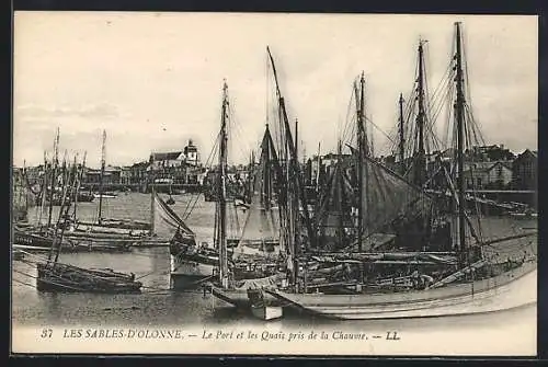 AK Les Sables-d`Olonne, Le Port et les Quais pris de la Chaume