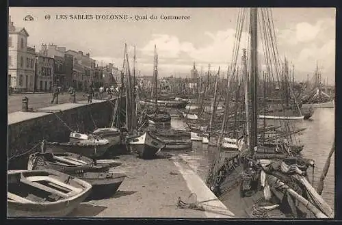 AK Les Sables-d`Olonne, Quai du Commerce et bateaux amarrés