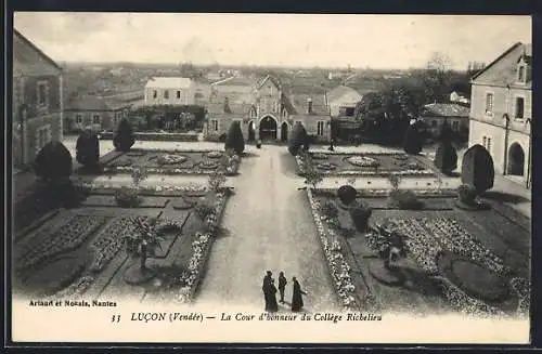 AK Lucon, La Cour d`honneur du Collège Richelieu