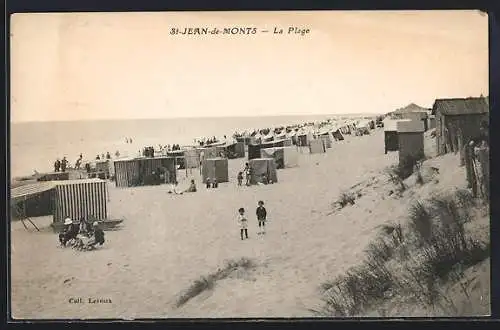 AK Saint-Jean-de-Monts, La Plage avec cabines de bain et enfants jouant sur le sable