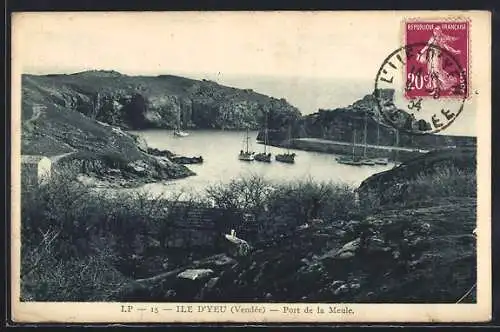 AK Port de la Meule, Vue du port avec des bateaux sur l`Île d`Yeu