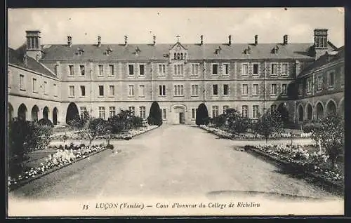 AK Lucon, Cour d`honneur du Collège de Richelieu