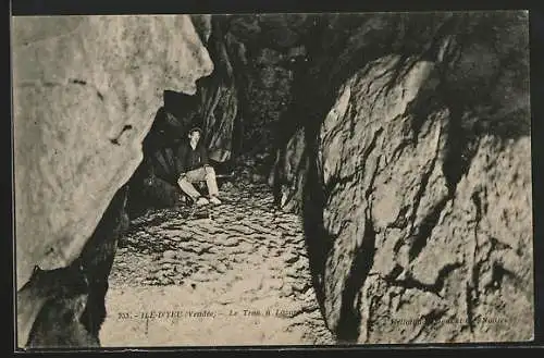 AK Ile d`Yeu, Le Trou à l`homme dans les rochers impressionnants