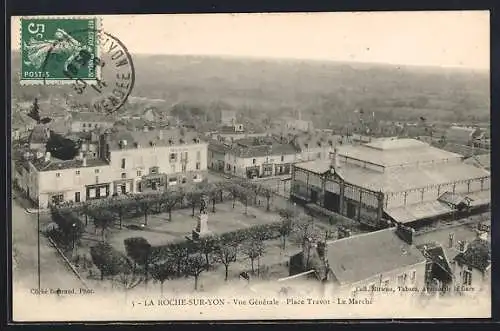 AK La Roche-sur-Yon, Vue générale de la Place Travot et le Marché