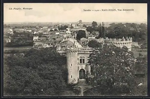 AK Maillezais, Vue d`ensemble du village et du château entouré d`arbres