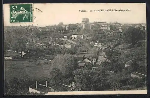 AK Mouchamps, Vue d`ensemble du village dans la campagne de Vendée