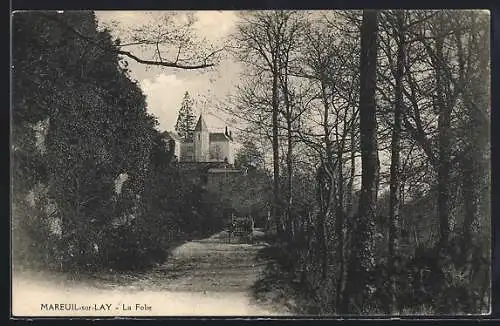 AK Mareuil-sur-Lay, La Folie et chemin bordé d`arbres