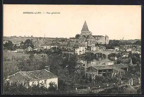 AK Mareuil-sur-Lay, Vue générale du village et de l`église