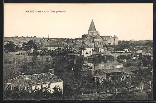 AK Mareuil-sur-Lay, Vue générale du village avec église et rivière